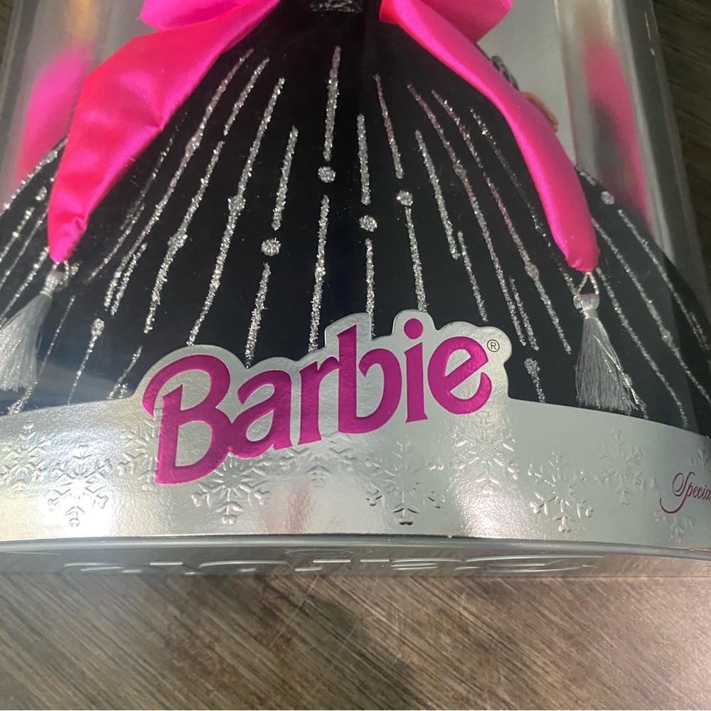 NIB 1998 Happy Holidays Barbie Doll - Picture 5 of 6